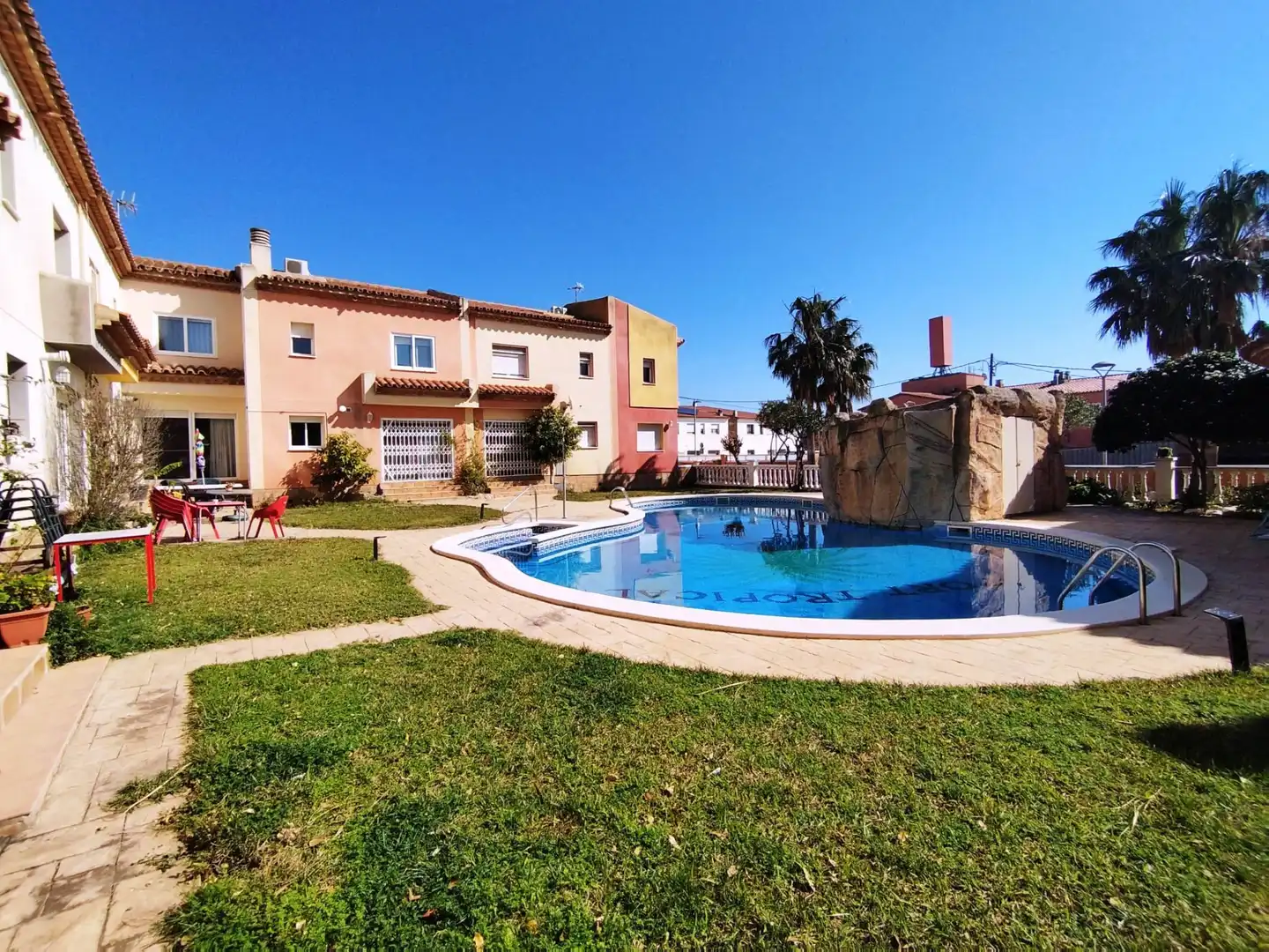 Adossat amb piscina en venda a Avinguda Califòrnia, imagen 2