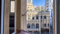 Exterior view of Flat for sale in  Barcelona Capital  with Parquet flooring, Oven and Balcony