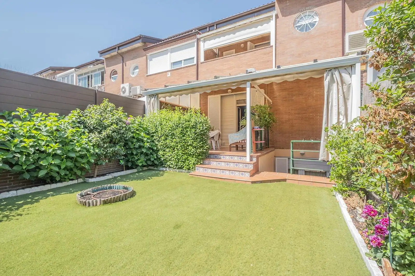 Jardín de Casa adosada en venta en Tres Cantos con Calefacción, Jardín privado y Parquet