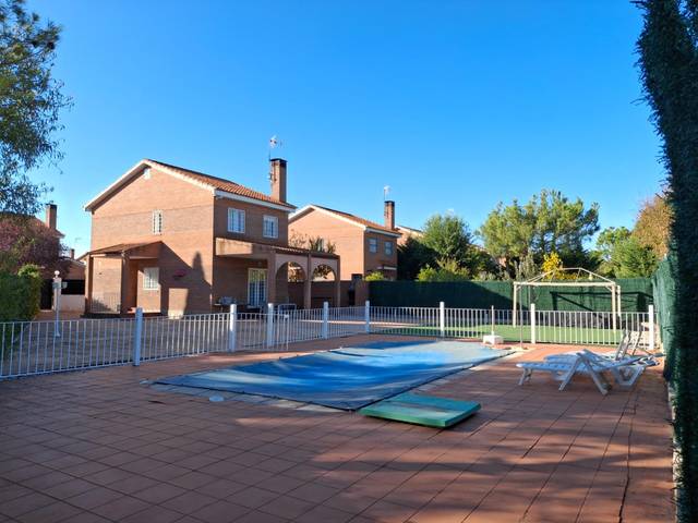 Casa-chalet en Venta en Pioz