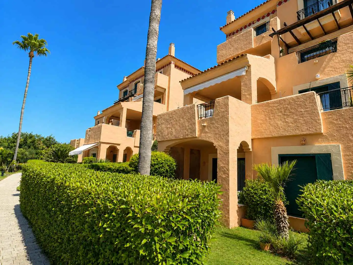 Vista exterior de Dúplex en venta en Manilva con Aire acondicionado, Calefacción y Terraza