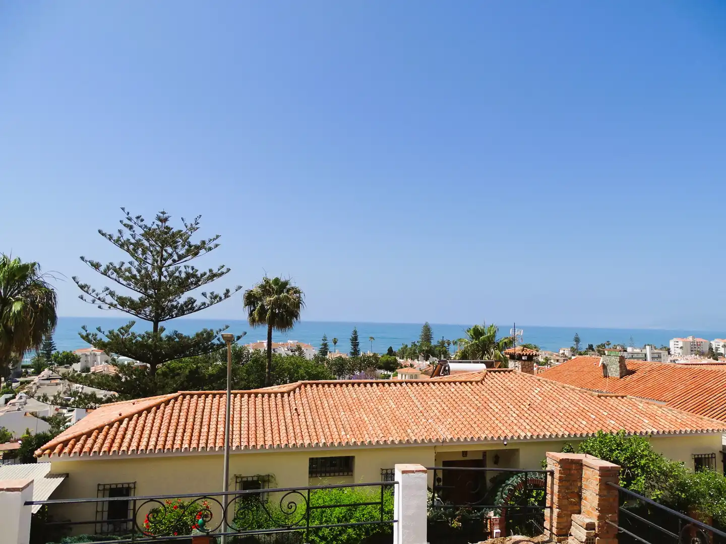 Vista exterior de Casa o chalet en venta en Rincón de la Victoria con Jardín privado y Amueblado