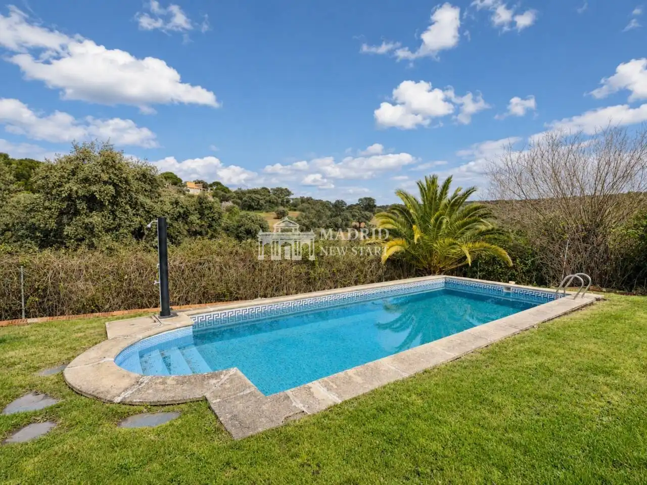 Piscina de Casa o chalet en venta en Villa del Prado con Aire acondicionado, Calefacción y Jardín privado