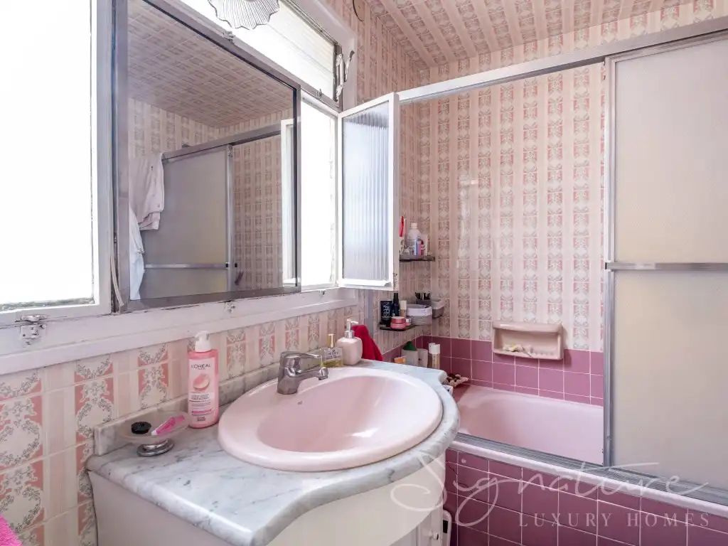 Baño de Edificio en venta en L'Hospitalet de Llobregat