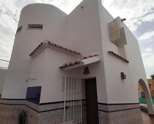 Vista exterior de Casa o xalet en venda en Cuevas del Almanzora amb Aire condicionat, Terrassa i Balcó