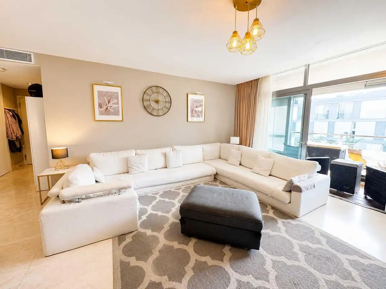 Wohnzimmer von Wohnungen zum Verkauf in Manilva mit Klimaanlage, Heizung und Terrasse