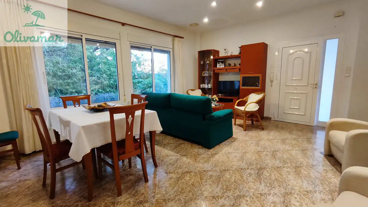 Sala d'estar de Casa o xalet en venda en Oliva amb Moblat
