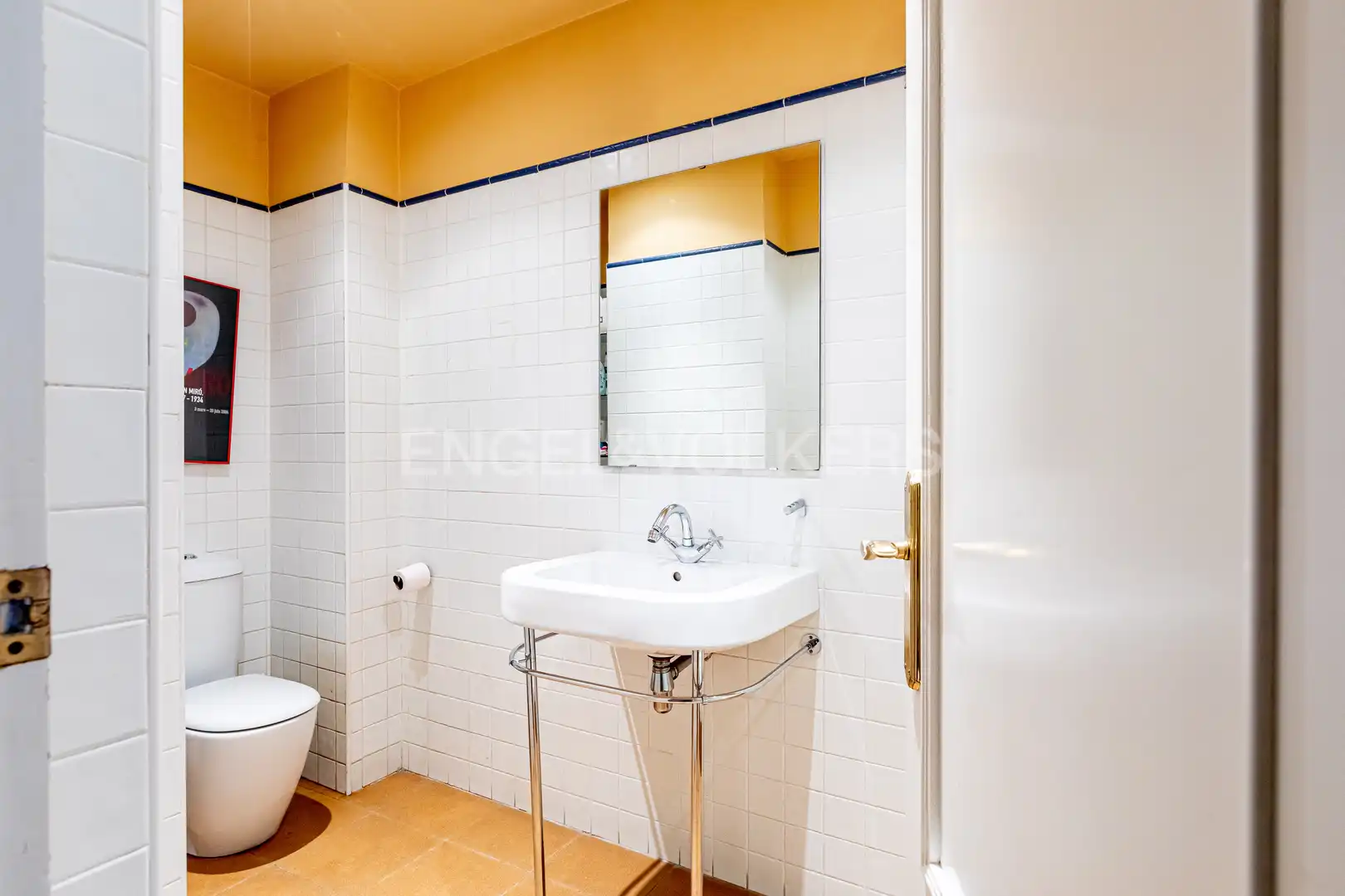 Bathroom of Flat for sale in Sevilla  with Air Conditioner and Heating