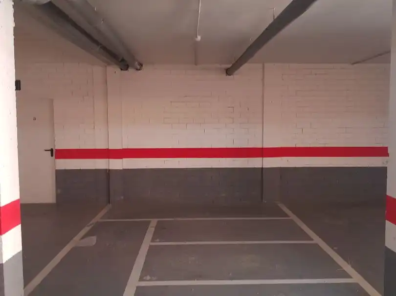 Einzelparkplatz zum Verkauf in Carrer Castell de Tona 14, imagen 2
