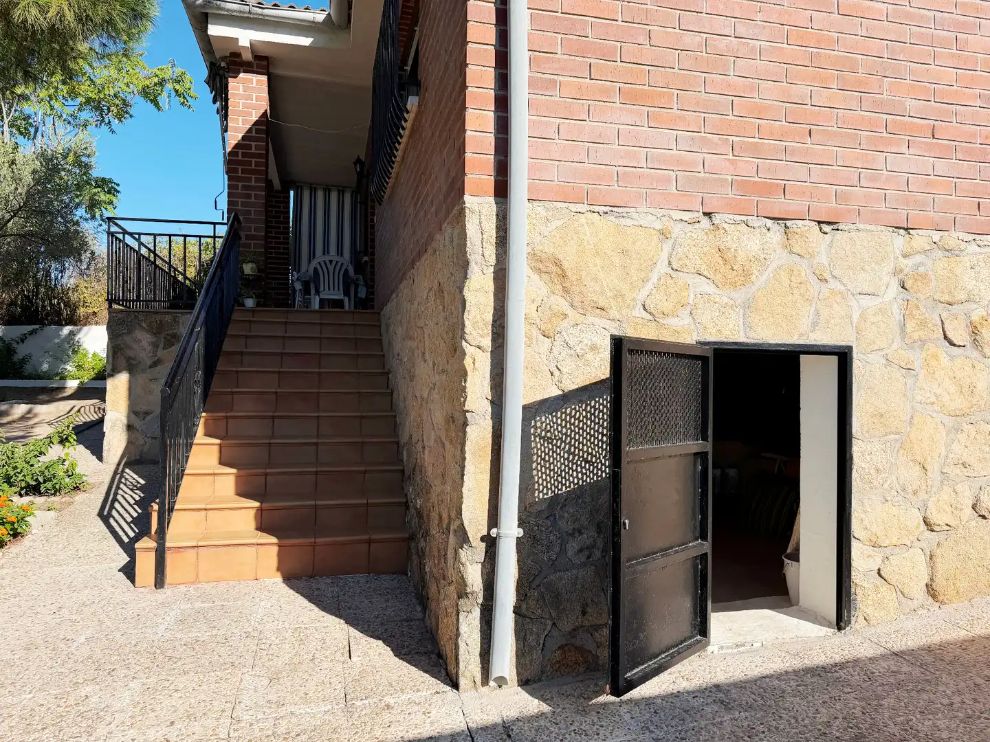 Vista exterior de Casa o chalet en venta en Santa Cruz del Retamar con Aire acondicionado, Calefacción y Jardín privado