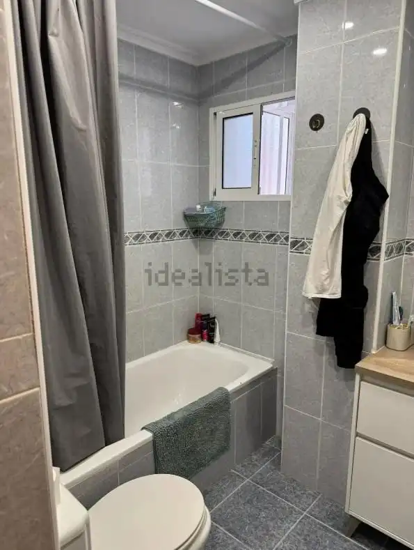Baño de Piso de alquiler en Alicante / Alacant con Aire acondicionado, Calefacción y Terraza