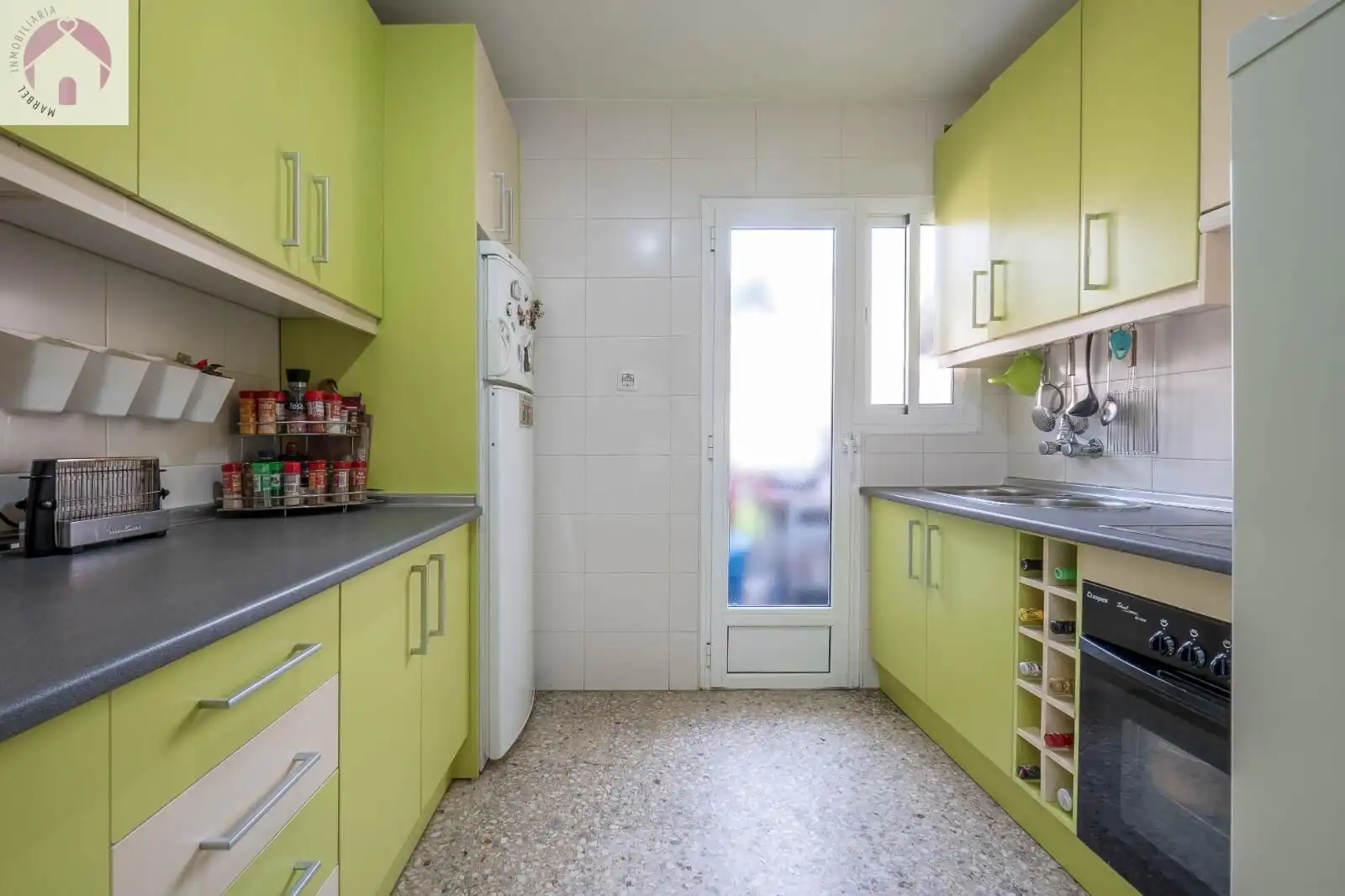 Kitchen of Flat for sale in Granada  with Air Conditioner, Heating and Terrace