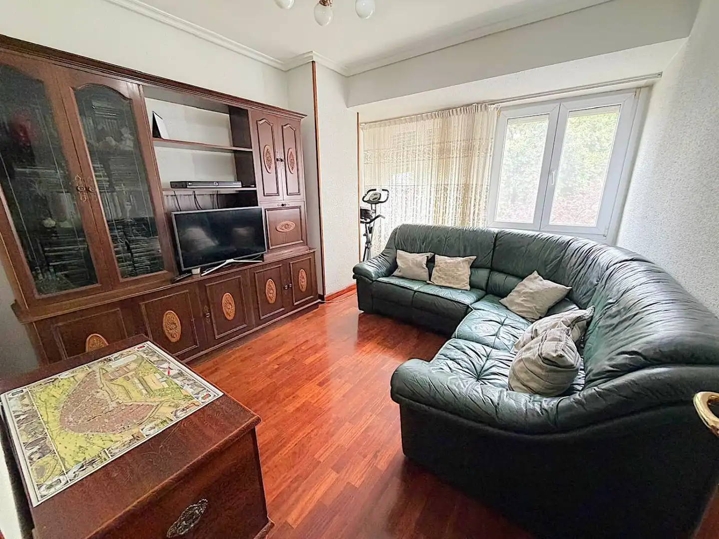 Sala d'estar de Pis en venda en Vitoria - Gasteiz amb Calefacció, Parquet i Terrassa