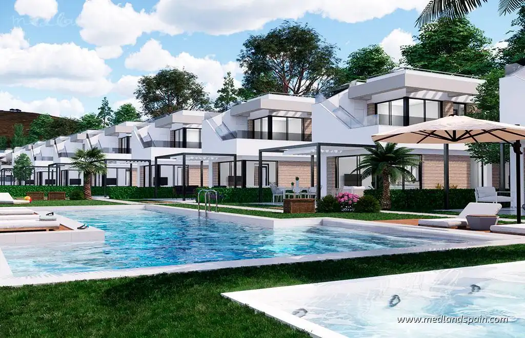 Chalet con piscina en venta en El Pinar de Campoverde