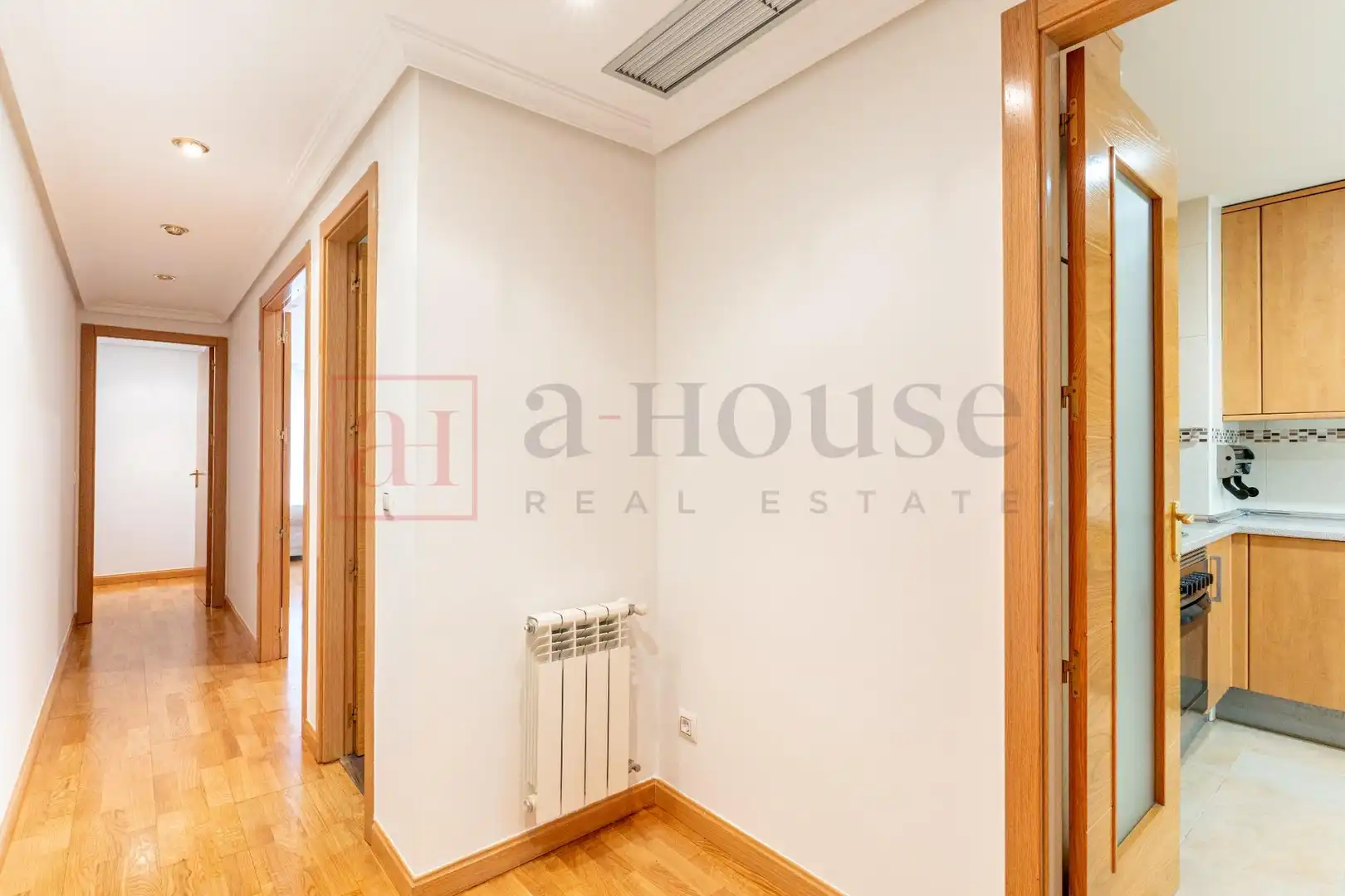 Flat for sale in Madrid  with Air Conditioner, Heating and Private garden