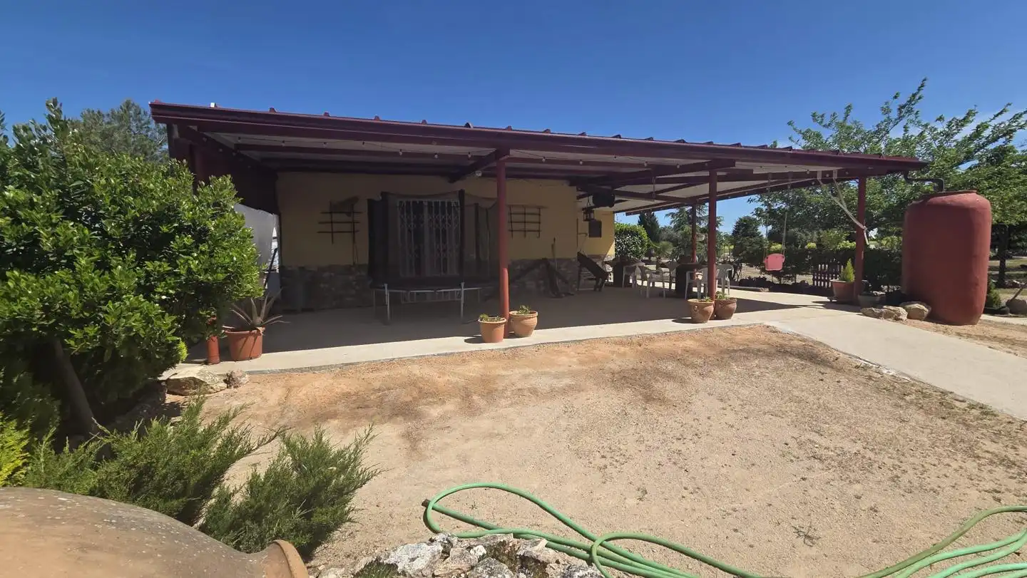Vista exterior de Casa o chalet en venta en Tarancón con Aire acondicionado, Piscina y Amueblado