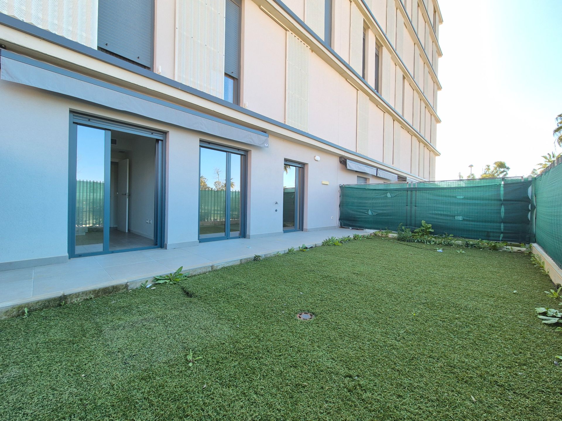 Vista exterior de Pis en venda en Dos Hermanas amb Aire condicionat, Calefacció i Jardí privat