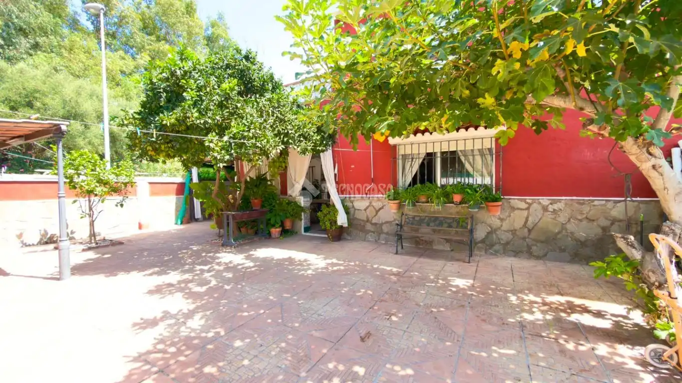 Jardí de Casa adosada en venda en Los Barrios amb Terrassa, Traster i Balcó