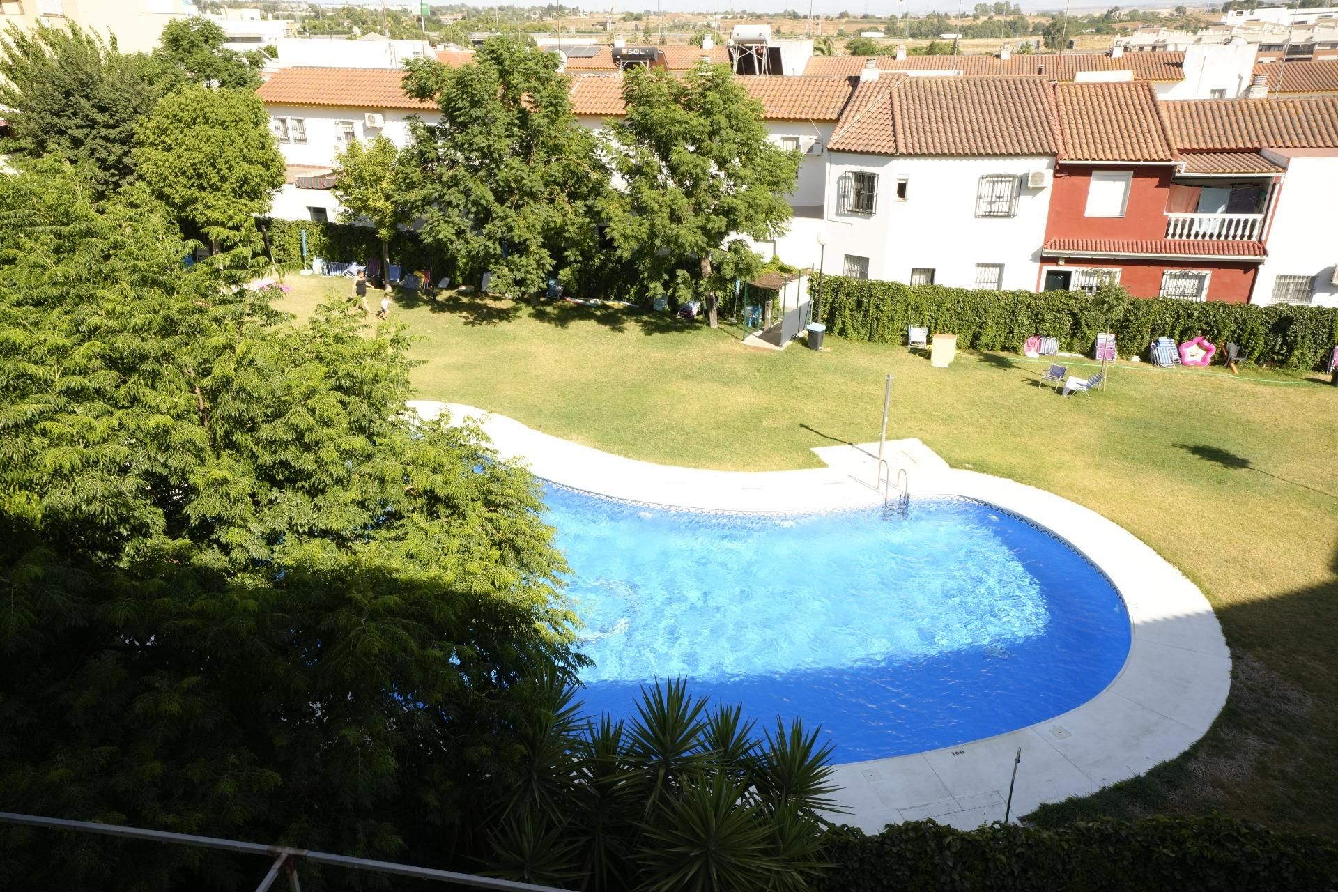 Piscina de Piso en venta en Alcalá de Guadaira con Aire acondicionado, Terraza y Trastero