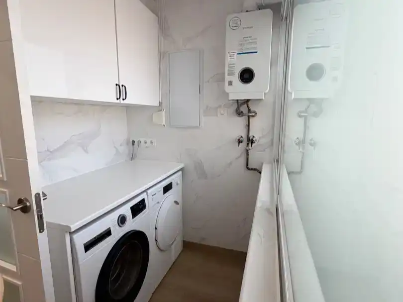 Bany de Pis en venda en  Sevilla Capital amb Aire condicionat i Balcó