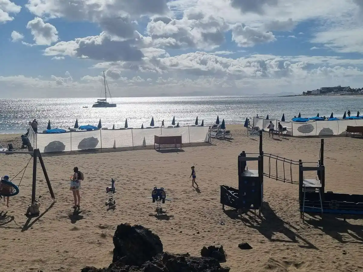 Vista exterior de Local en traspaso en Tías con Amueblado