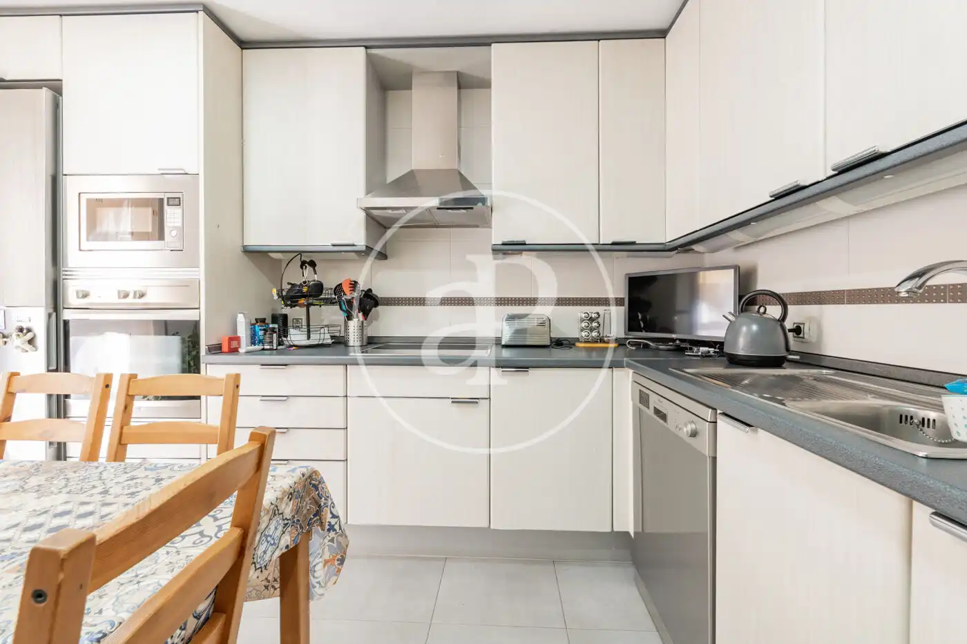 Kitchen of Flat for sale in Madrid  with Heating, Private garden and Terrace