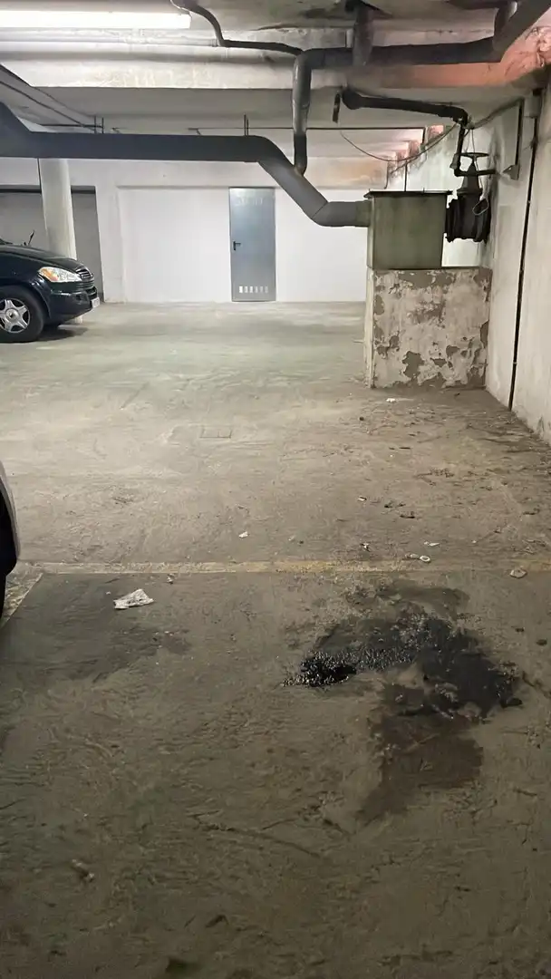 Außenansicht von Garage zum Verkauf in Sevilla