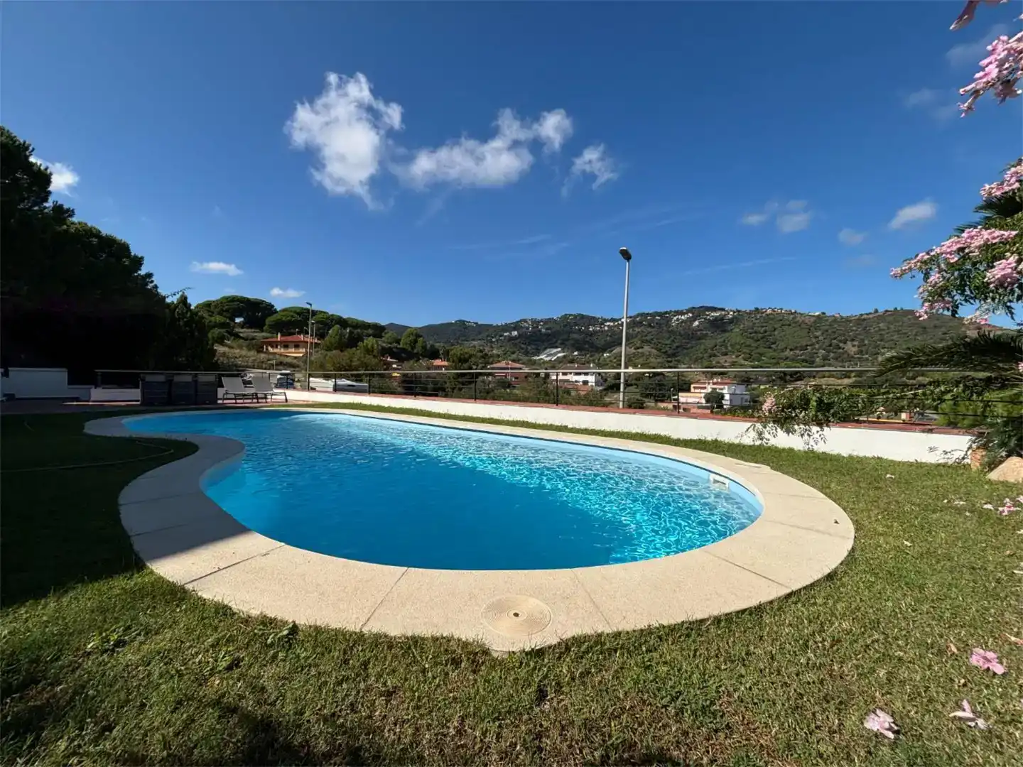 Piscina de Casa o xalet en venda en Calella amb Aire condicionat, Piscina i Balcó