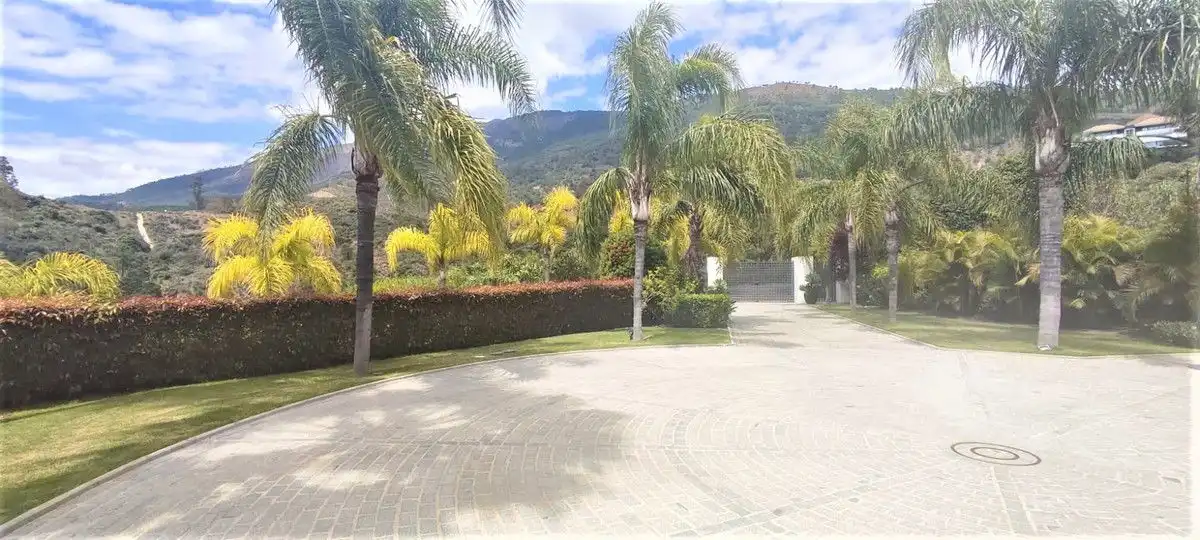 Vista exterior de Casa o chalet en venta en Benahavís con Aire acondicionado, Jardín privado y Terraza