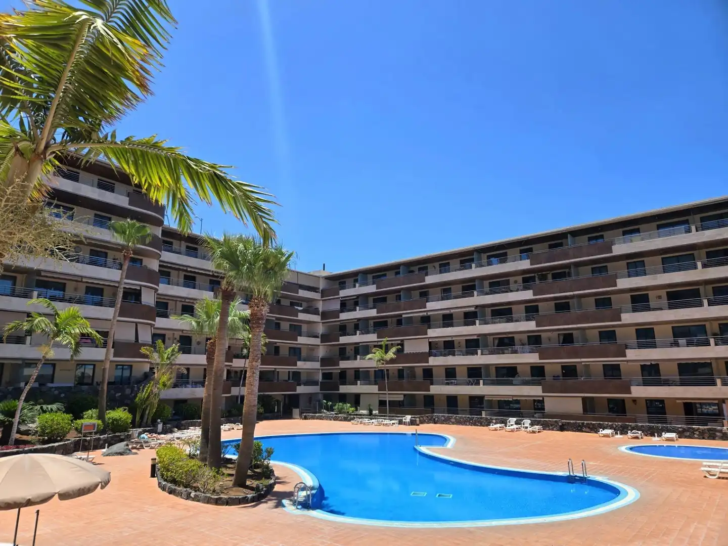 Vista exterior de Àtic en venda en Santiago del Teide amb Aire condicionat, Jardí privat i Traster