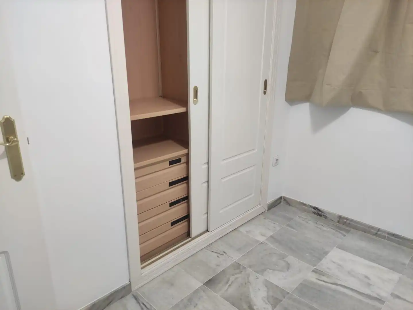 Bedroom of Flat for rent in Sevilla  with Air Conditioner, Heating and Terrace
