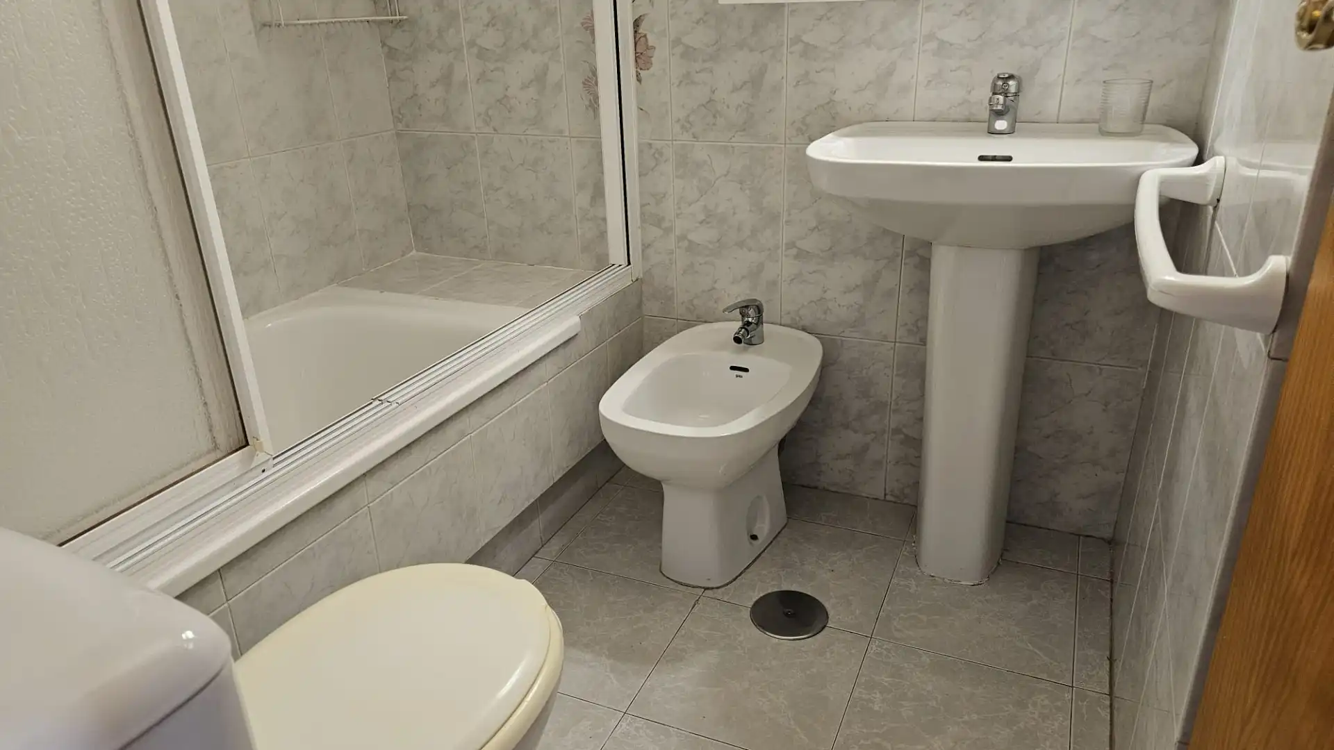 Badezimmer von Wohnung zum Verkauf in Torrevieja mit Möbliert