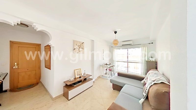 Living room of Flat for sale in Vélez-Málaga  with Air Conditioner, Terrace and Furnished
