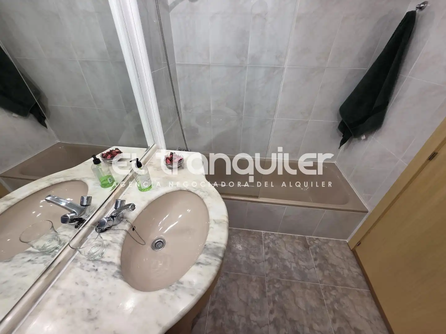 Baño de Piso de alquiler en Madrid con Aire acondicionado, Parquet y Amueblado