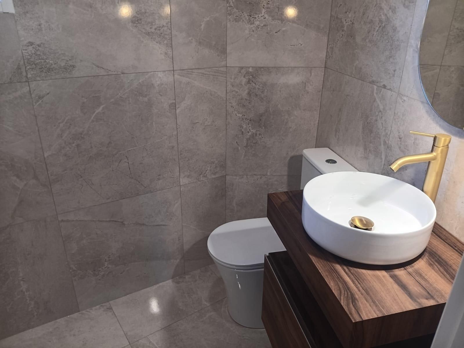 Bathroom of Flat for sale in  Sevilla Capital  with Heating and Balcony