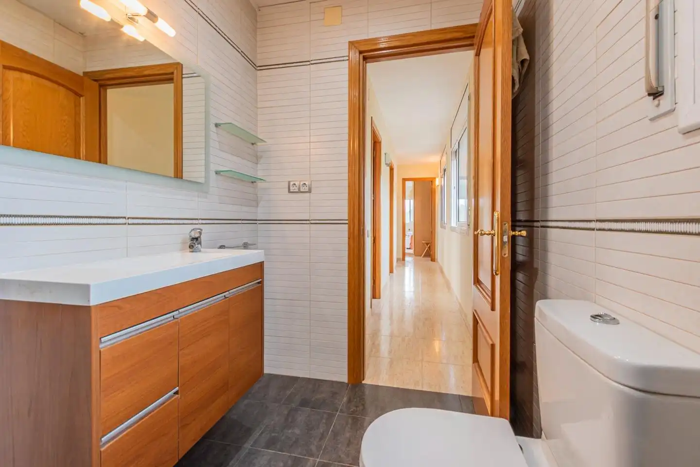 Bany de Casa o xalet en venda en Avinyonet del Penedès amb Jardí privat, Terrassa i Traster