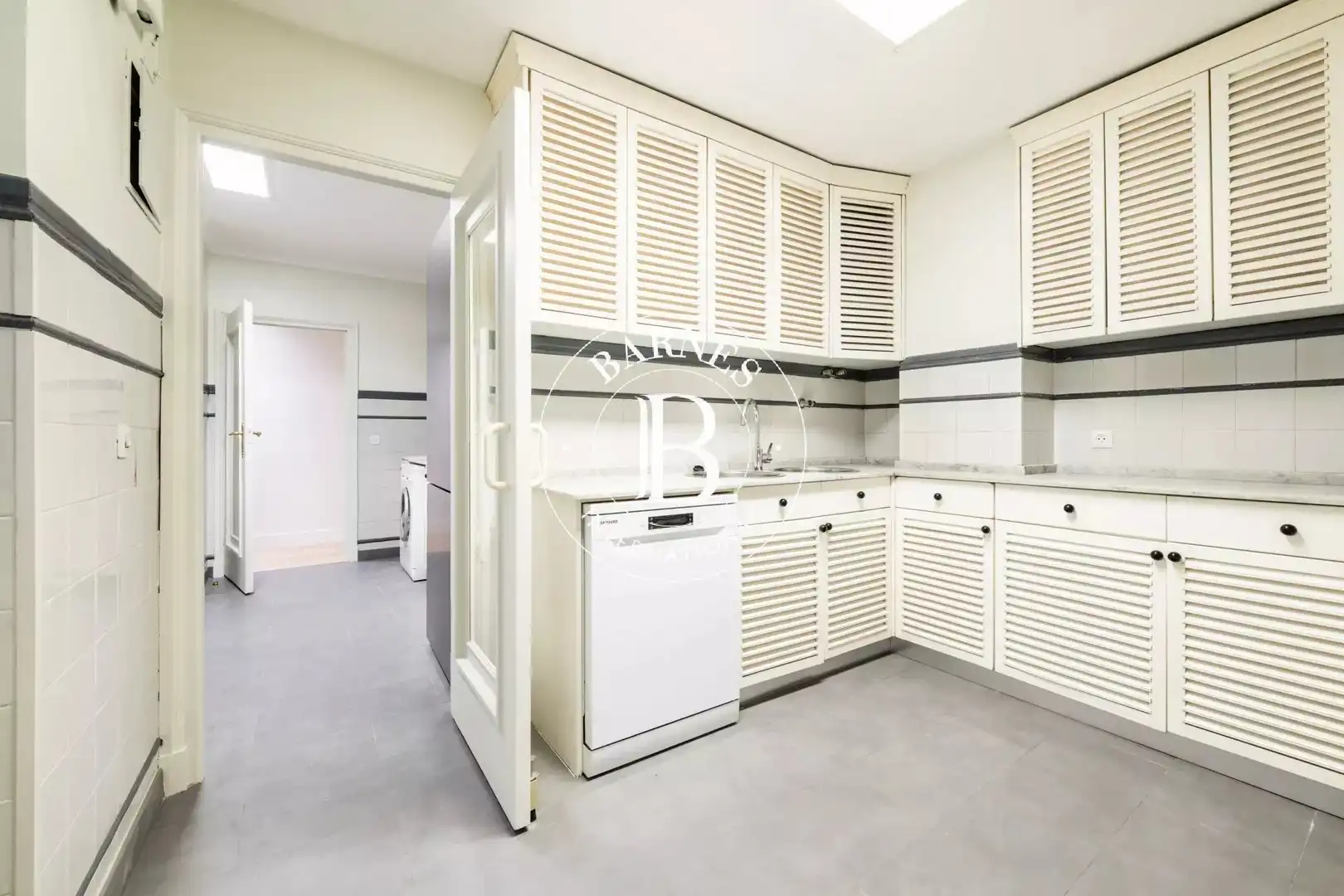 Kitchen of Flat for rent in Madrid  with Air Conditioner, Heating and Storage room