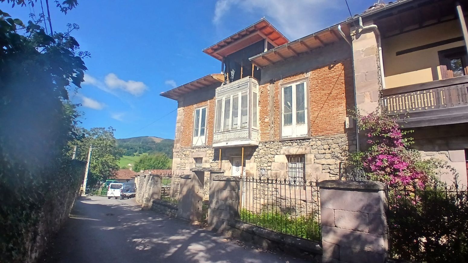 Exterior view of Single-family semi-detached for sale in Anievas  with Private garden