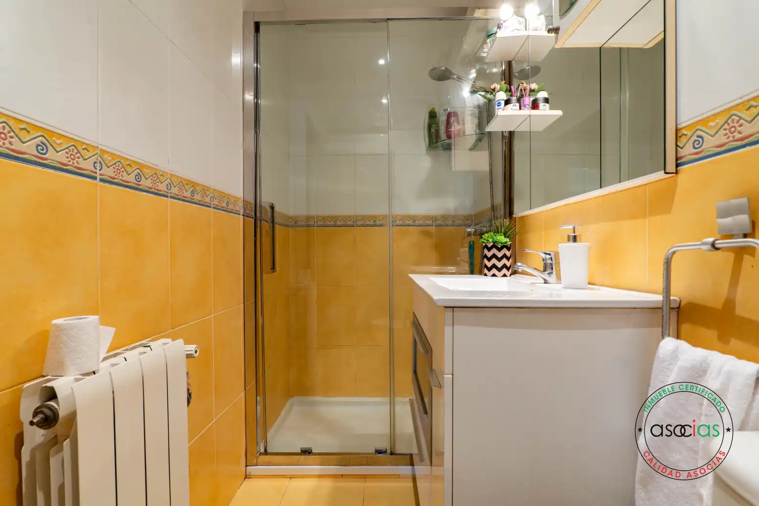 Bany de Casa o xalet en venda en Gijón  amb Calefacció, Parquet i Terrassa