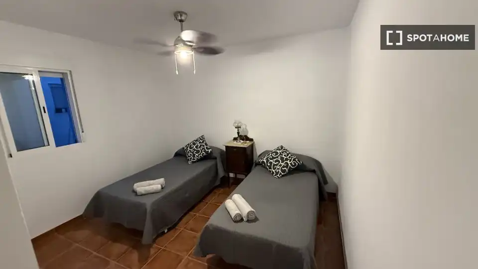 Habitación de Piso de alquiler en Sagunto / Sagunt con Aire acondicionado, Calefacción y Amueblado