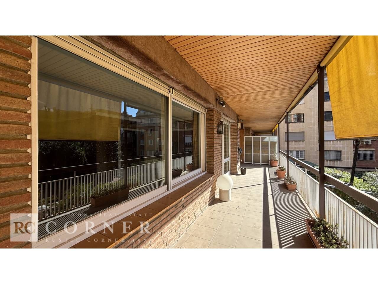 Exterior view of Flat for sale in  Barcelona Capital  with Air Conditioner, Heating and Parquet flooring