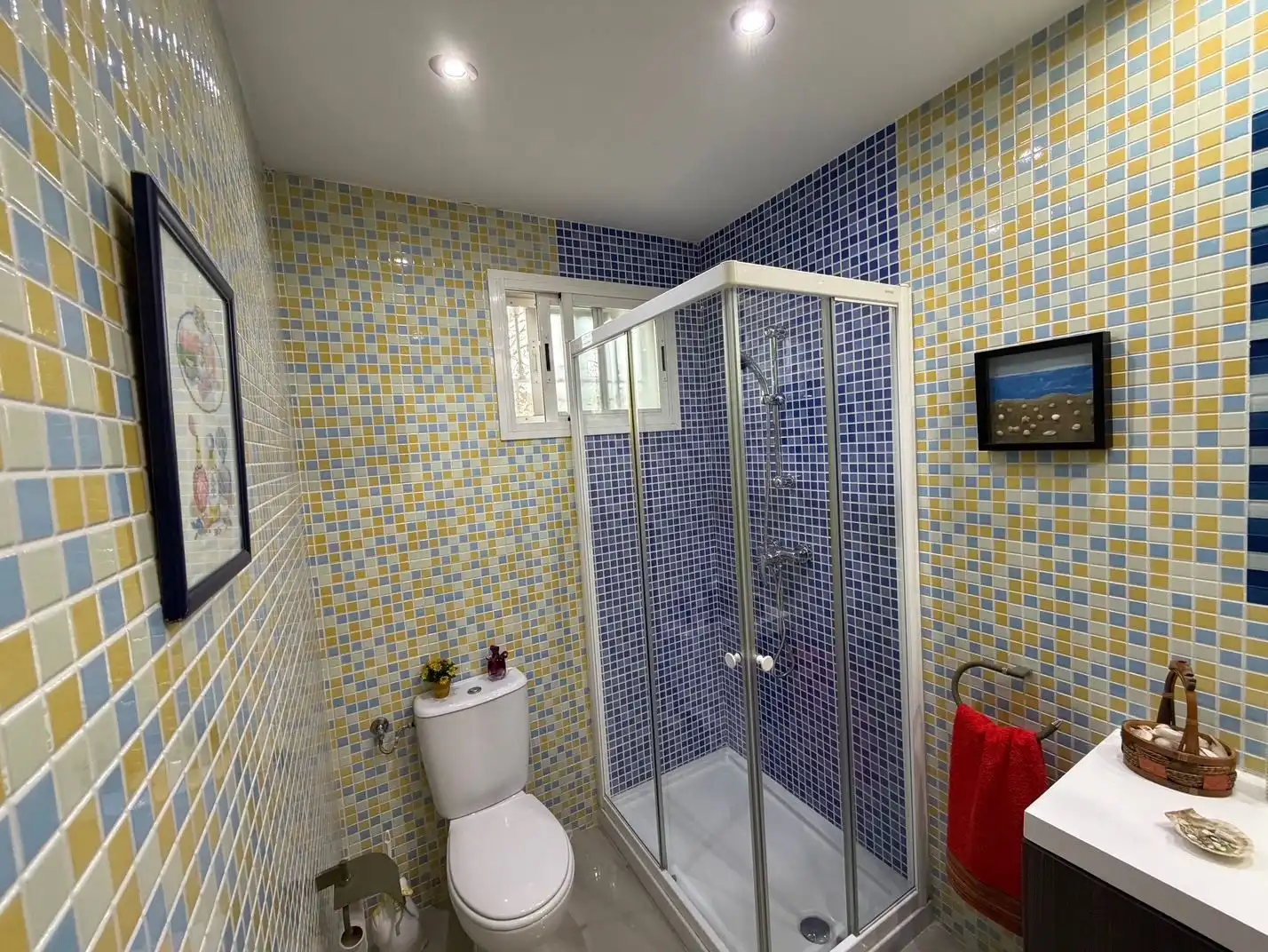 Baño de Casa adosada en venta en Fuenlabrada con Aire acondicionado, Calefacción y Trastero