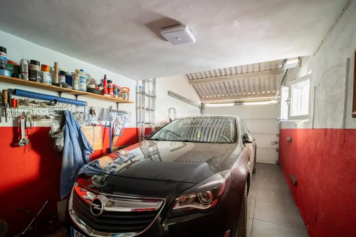 Parking de Casa adosada en venta en Rivas-Vaciamadrid con Aire acondicionado, Calefacción y Jardín privado