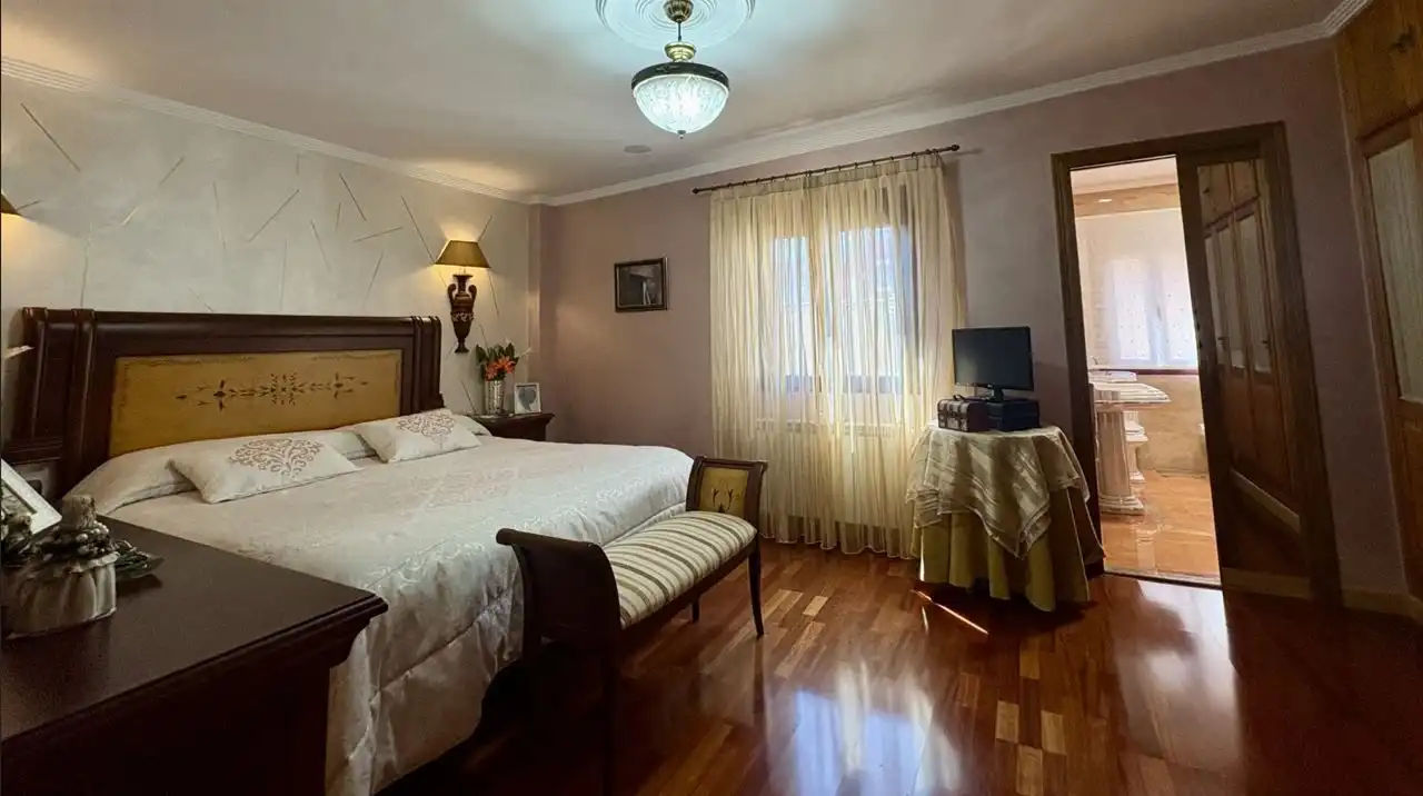 Dormitori de Casa o xalet en venda en Valdepeñas amb Aire condicionat, Calefacció i Traster