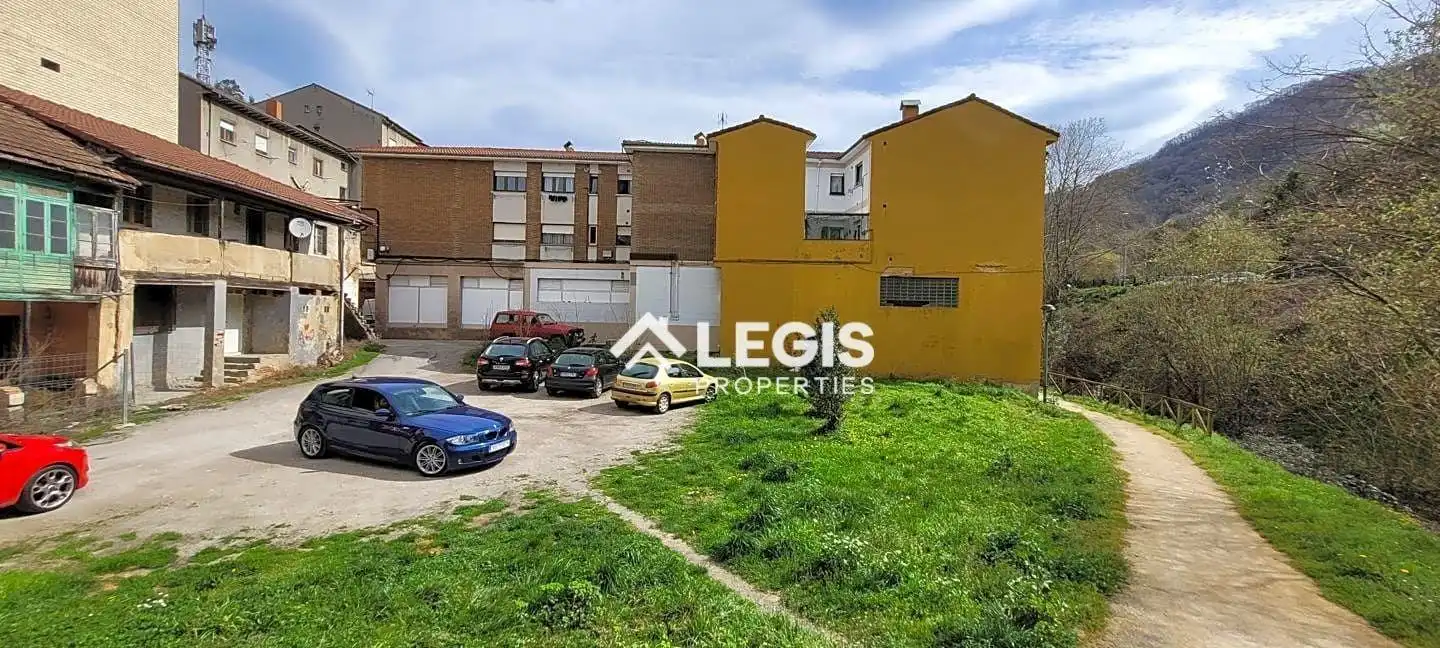 Vista exterior de Local en venda en Mieres (Asturias) amb Terrassa