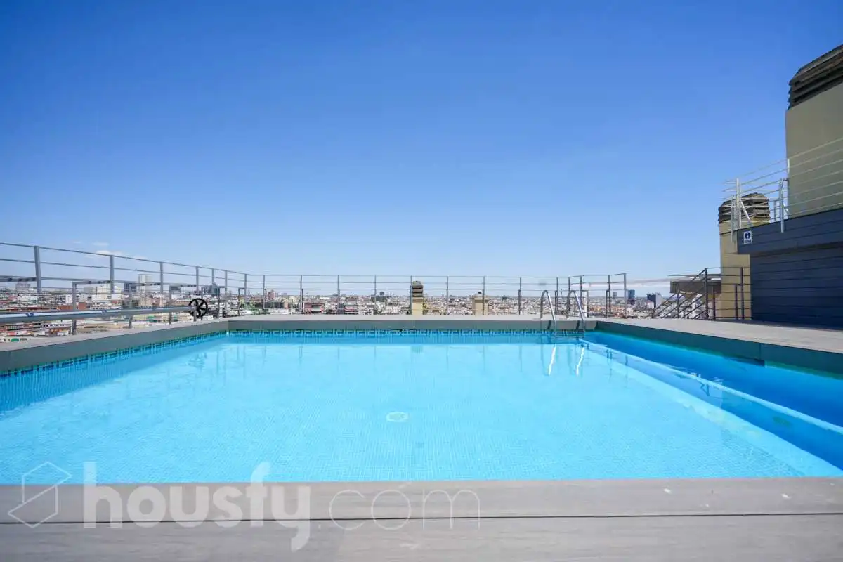 Schwimmbecken von Wohnung zum Verkauf in Madrid mit Klimaanlage, Heizung und Terrasse