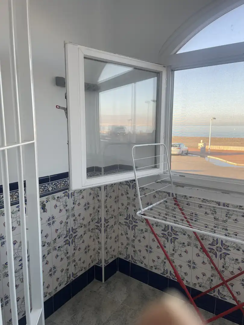 Terrassa de Pis per a compartir en Almería amb Aire condicionat, Terrassa i Piscina