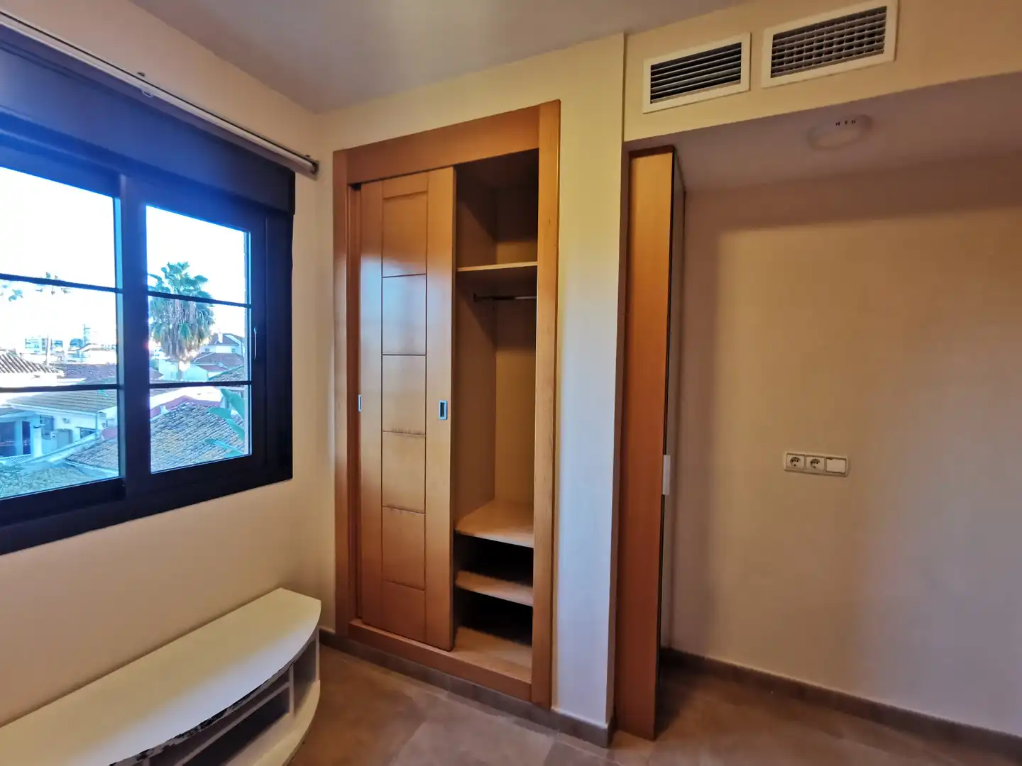Schlafzimmer von Wohnung zur Miete in Málaga mit Klimaanlage, Heizung und Möbliert