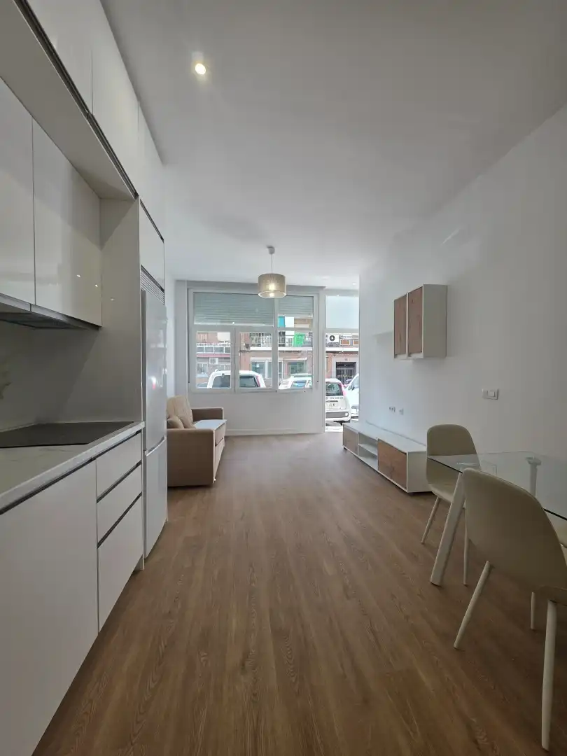 Sala d'estar de Estudi de lloguer en Madrid amb Aire condicionat, Calefacció i Moblat