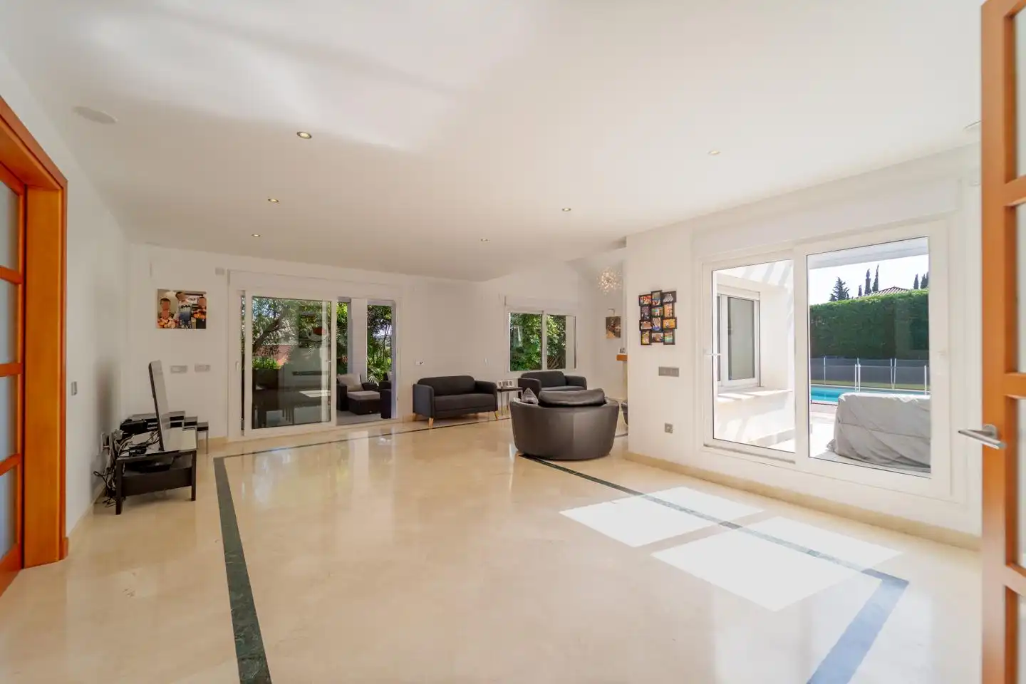 Sala d'estar de Casa o xalet en venda en Sotogrande amb Aire condicionat, Jardí privat i Terrassa